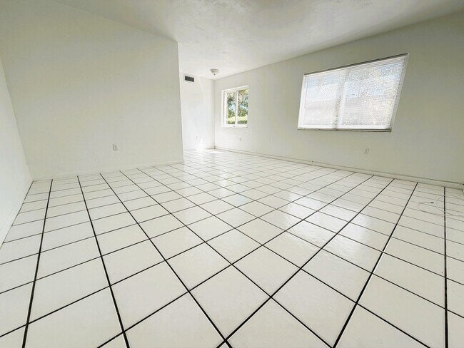 115 Bentley Dr Unit 4