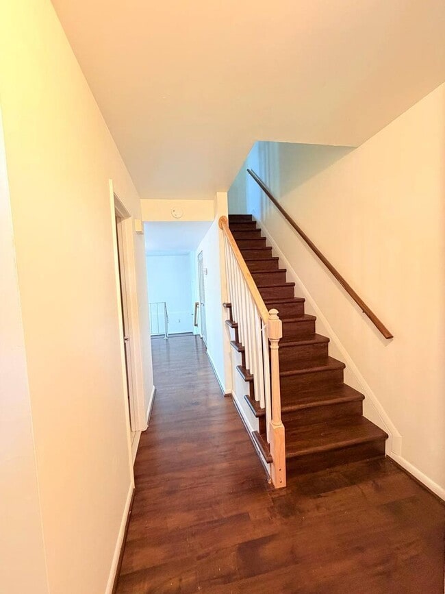 Photo - 4240 Embassy Dr