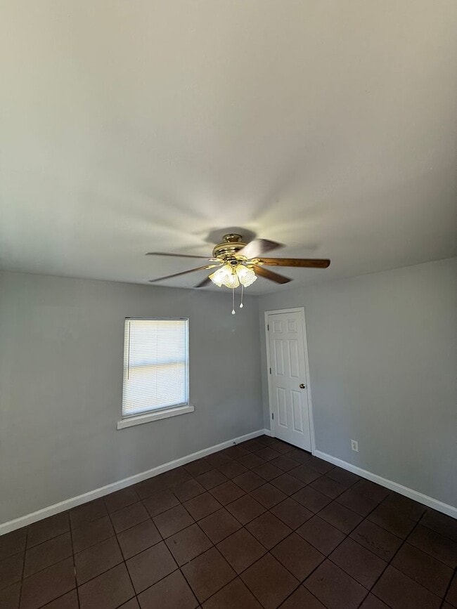 Photo - 636 S Wheatland Ave