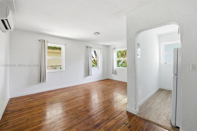 101 NW 74th St Unit 4