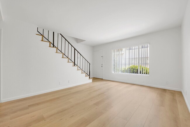 Photo - 212 W Grand Ave