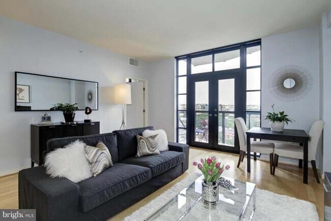 Photo - 437 New York Ave NW