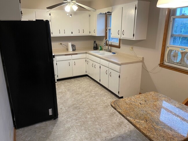 Photo - 5547 W Higgins Ave Unidad 2C