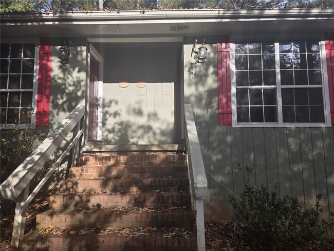 Building Photo - 4751 Valley Dale Dr SW