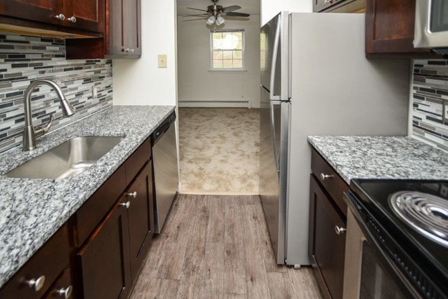 Kingswood Apartments & Townhomes