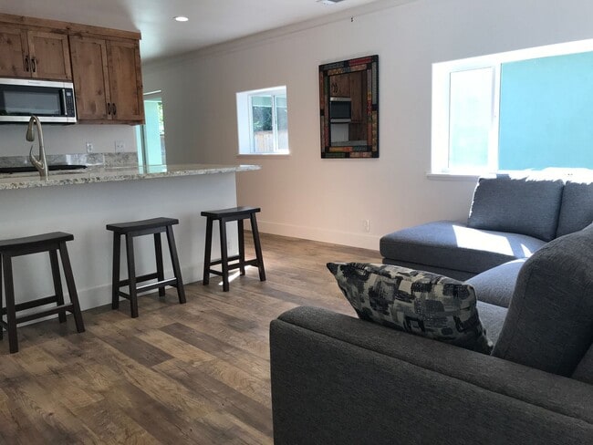 Photo - 0721 - 1319/1321 Normal Ave