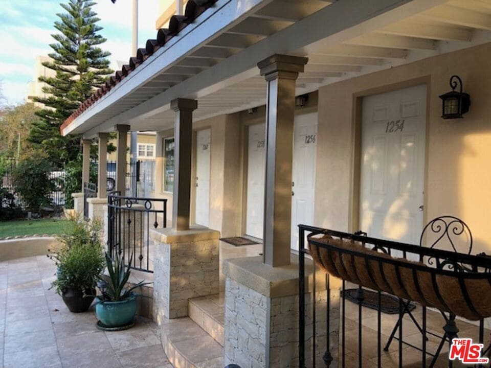 Photo - 1254 N Detroit St Unit 1254