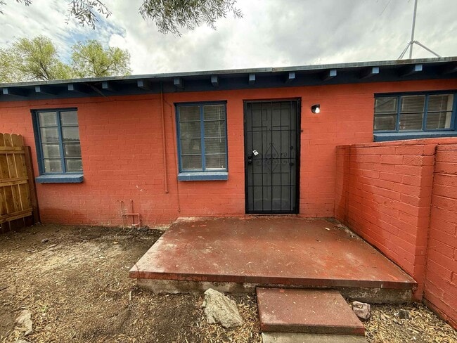 Photo - 2702 E Elm St