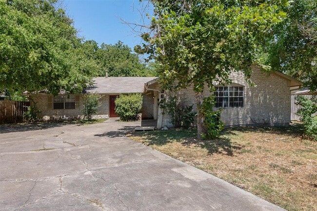 Building Photo - 8603 Woodstone Dr