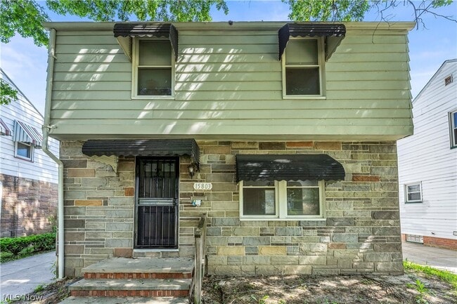Building Photo - 15803 Delrey Ave