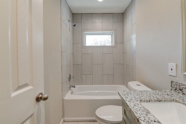 Building Photo - 2214 McKee St