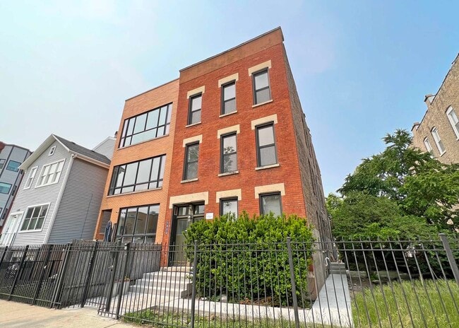 Building Photo - 1322 W Ohio St Unit 1R