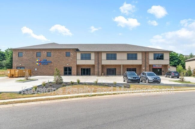 Building Photo - 138 Center Pointe Dr