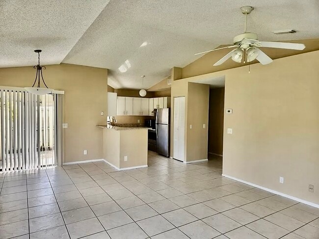 Photo - 2818 Stoneway Ln