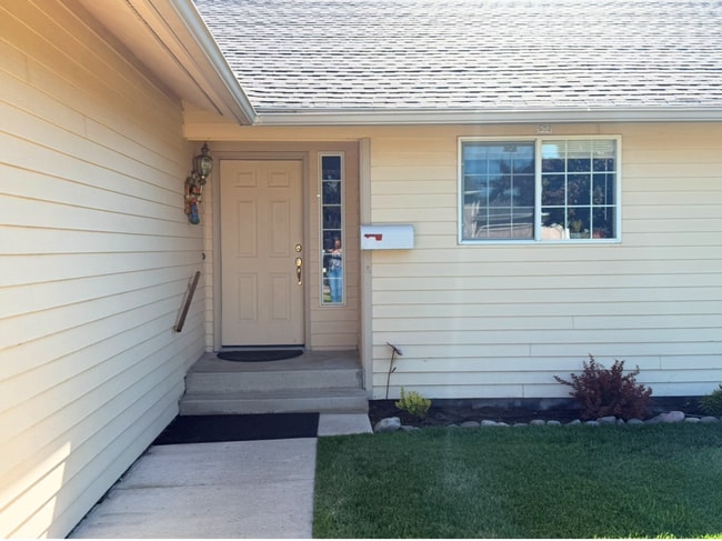 Photo - Lovely Kalispell home with a garage