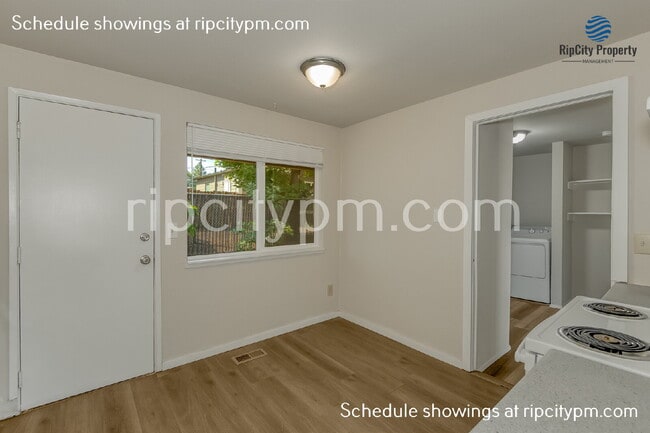 Photo - 126 NE Liberty Ave