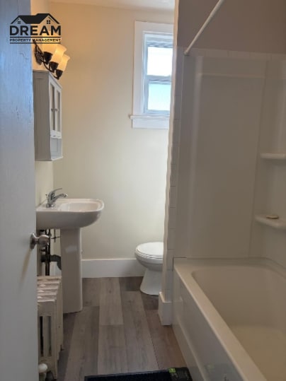 Photo - 266 Russell St S
