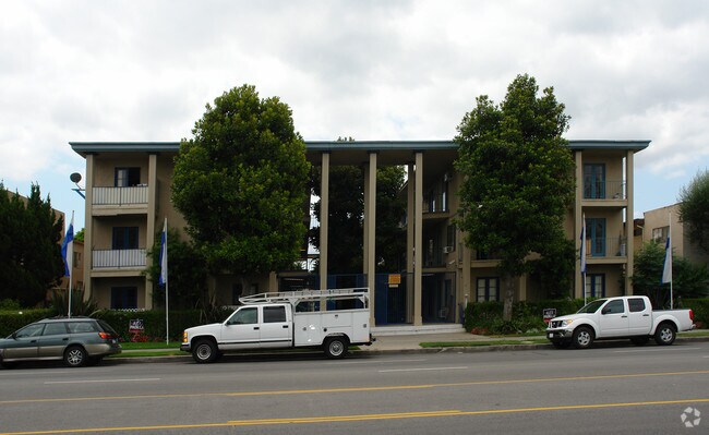 Photo - 21736 Roscoe Blvd