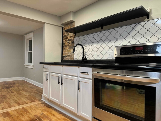 Photo - 1005 N State St