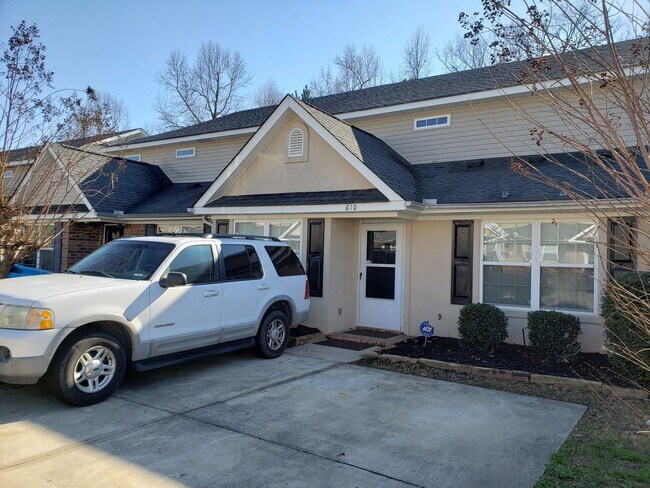Photo - Spacious 3 bedroom 2 bath townhouse
