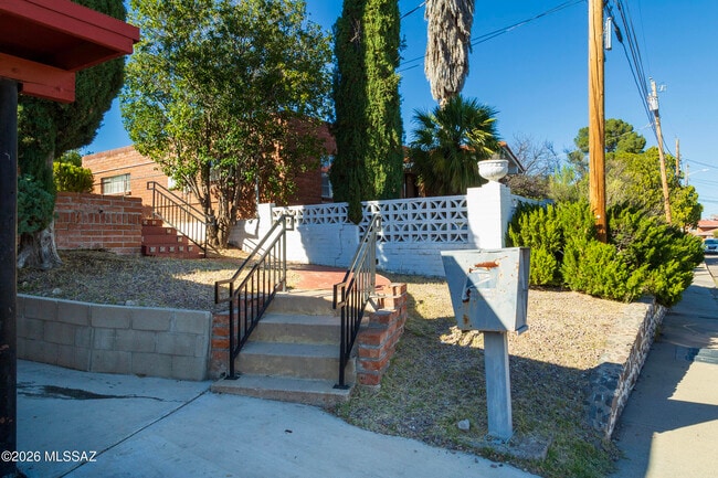 Photo - 565 N Macnab Dr