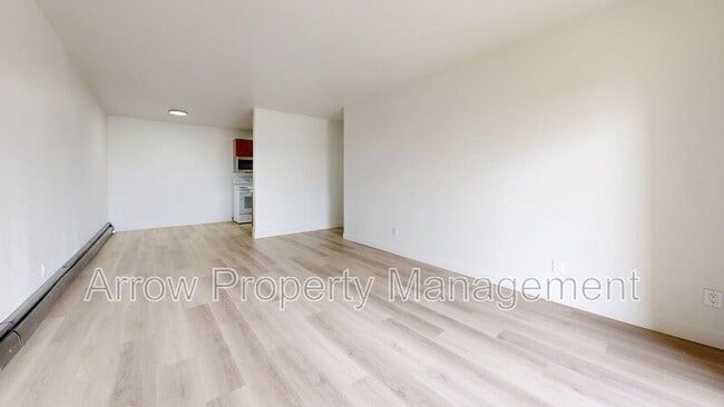 Building Photo - 215 E Arbor Ave