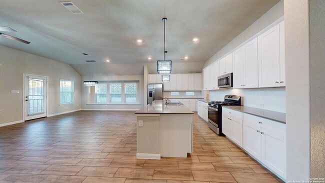 Photo - 5911 Akin Glen