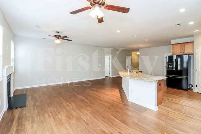 Photo - 405 Trail Finders Way