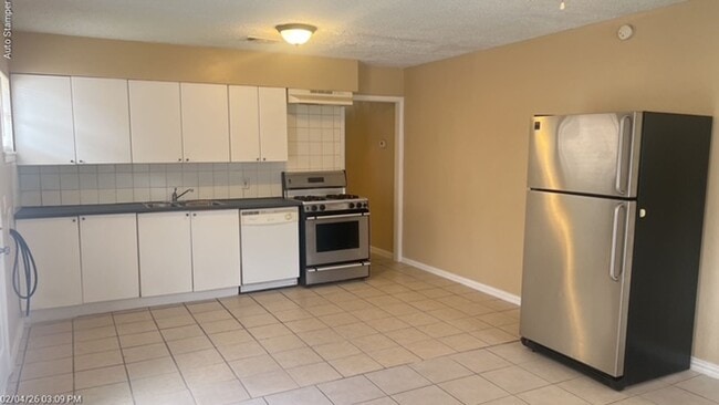 Photo - 213 Hosack St