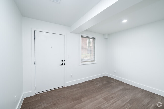 3BR, 2BA – 813SF