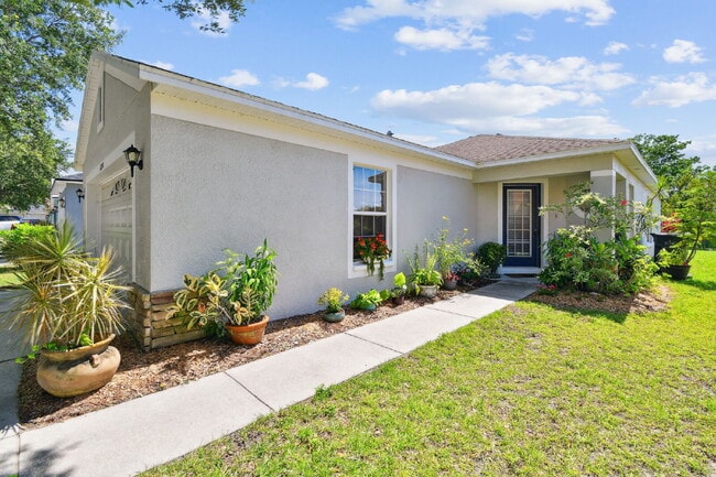 Photo - 3 bed, 2 bath, 2 car garage in Riverview