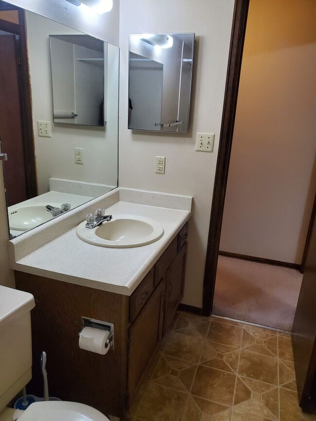 Photo - 1 Bedroom, 1 Bath - Basement Unit Unit 5546