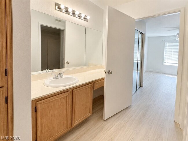 Photo - 8070 W Russell Rd Unit 2023