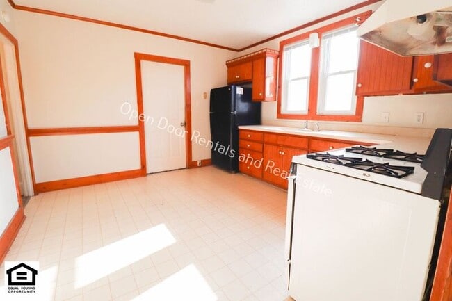 Photo - 607 W Monroe St House