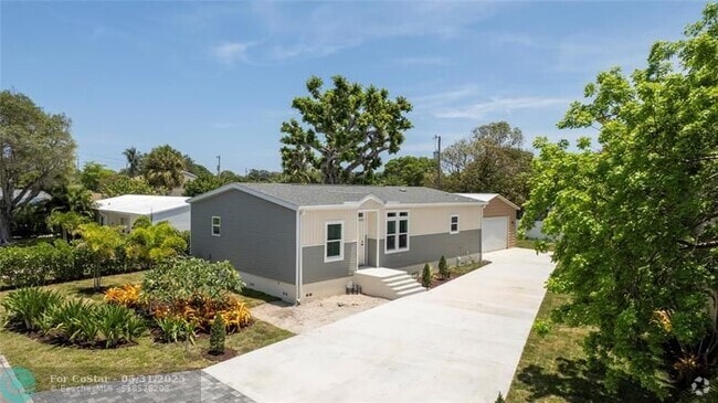 Building Photo - 1757 12th Ct N Rental