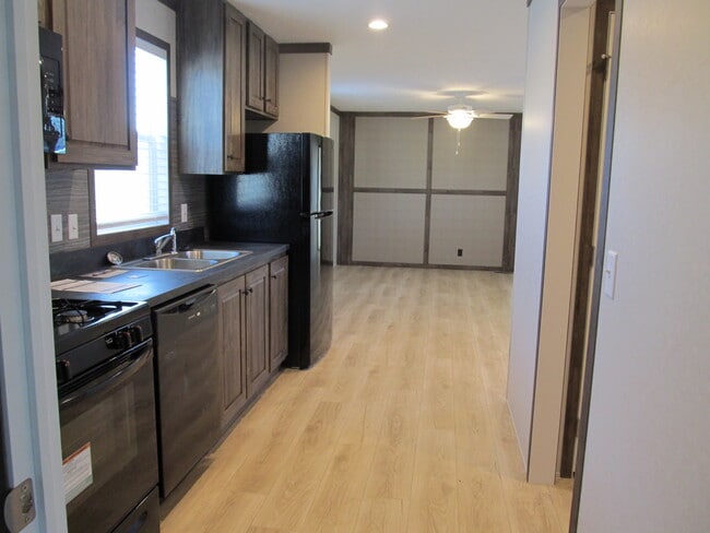 Photo - 10340 Midland Rd