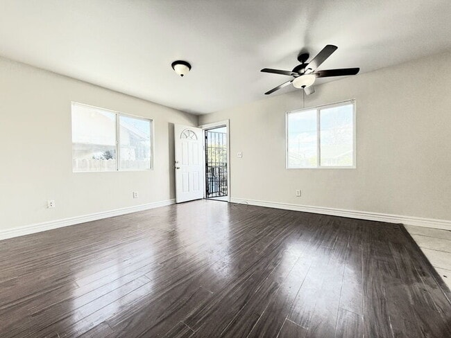 Photo - 844 W 54th St