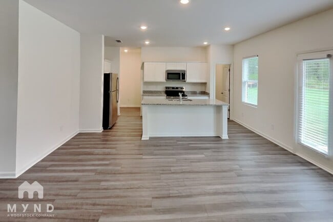 Photo - 121 Maison Dr