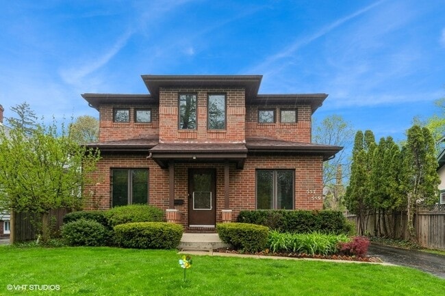 Photo - 557 Skokie Ave Casa