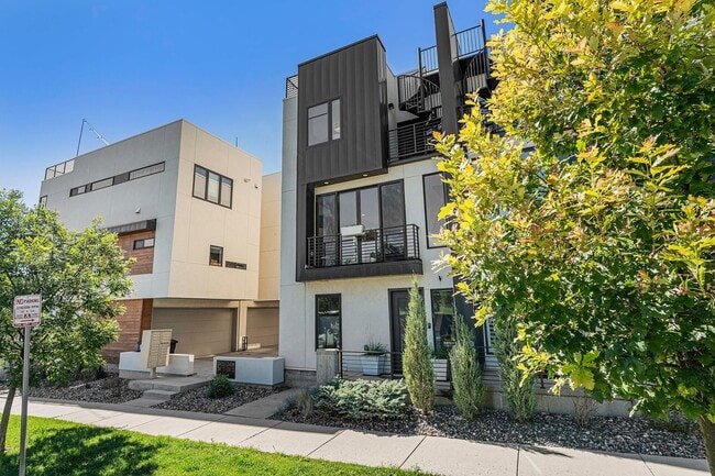 Building Photo - 3402 W 18th Ave
