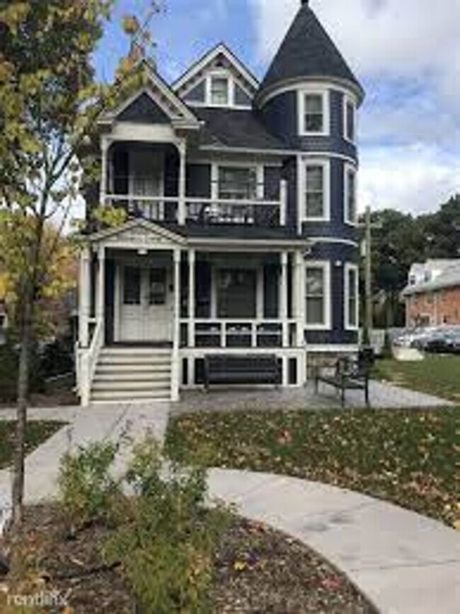 1335 Hill St - Electric Included