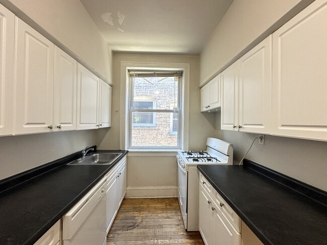 Photo - 329 Kedzie St Unit 3