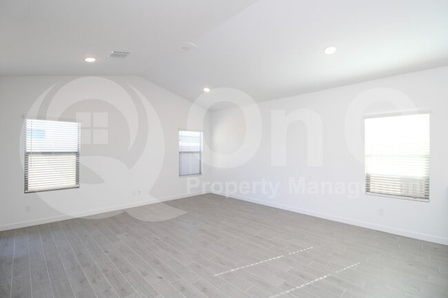 Photo - 7869 N 80th Ave