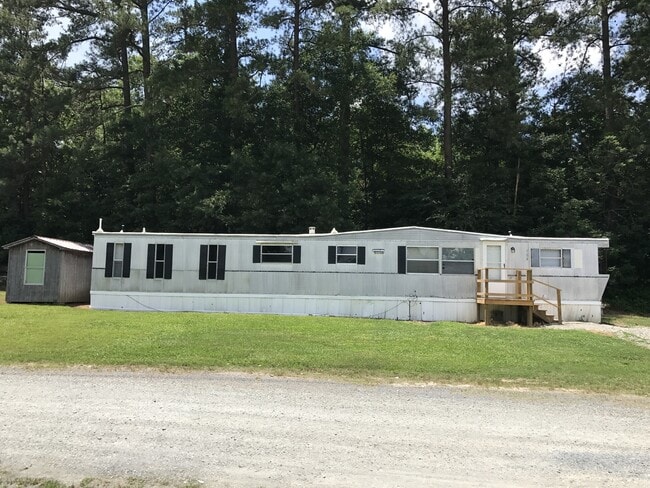 3 BDRM - 1.5 BA SINGLEWIDE MOBILE- INSIDE... - 3 BDRM - 1.5 BA SINGLEWIDE MOBILE-  INSIDE... House