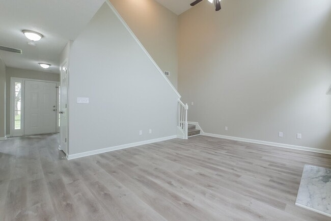 Photo - 1423 Buckingham Ct