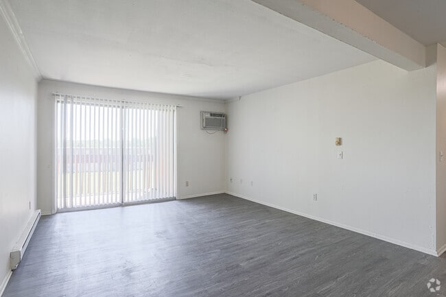 2BR, 2BA - 936SF - Living Room