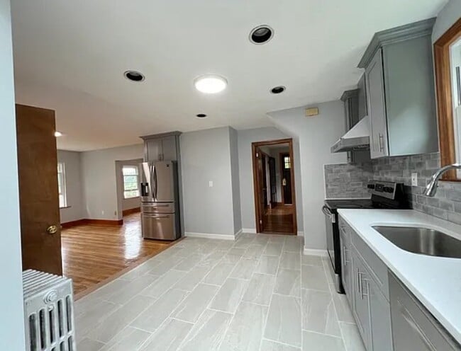 Photo - 663 Union St