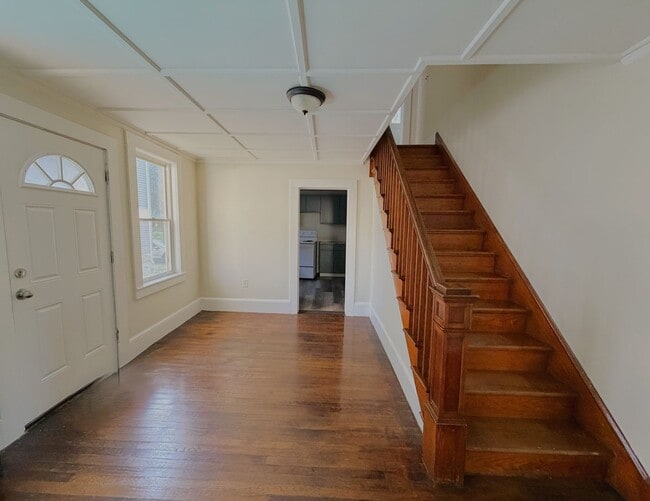 8 Crystal St Unidad 8 Crystal Street Apt A