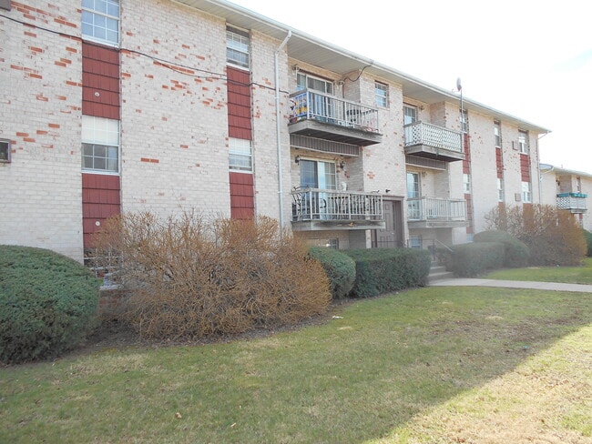 Cambridge House Apartments - Cambridge House Apartments