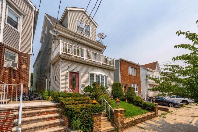 Photo - 23 E 51st St Unit 1